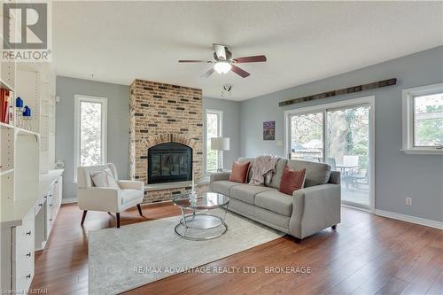 460 Regal Drive, London, ON - Indoor Photo Showing Living Room With Fireplace