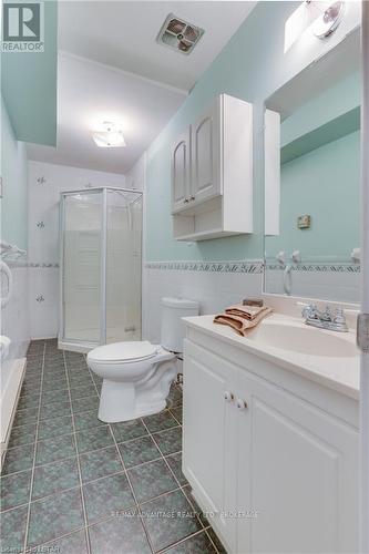 460 Regal Drive, London, ON - Indoor Photo Showing Bathroom