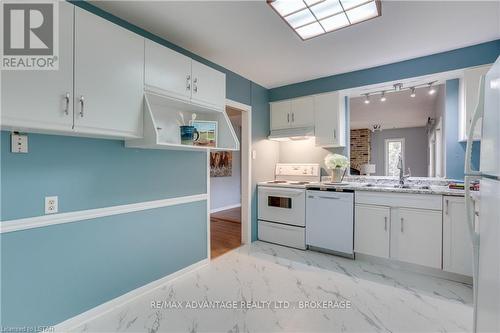 460 Regal Drive, London, ON - Indoor Photo Showing Kitchen