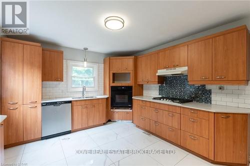 89 Bridlington Road, London, ON - Indoor Photo Showing Kitchen With Double Sink