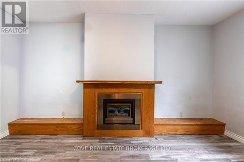 89 Bridlington Road, London, ON - Indoor With Fireplace