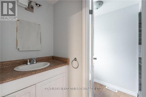 89 Bridlington Road, London, ON - Indoor Photo Showing Bathroom