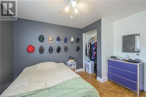 77 Surrey Crescent, London, ON - Indoor Photo Showing Bedroom