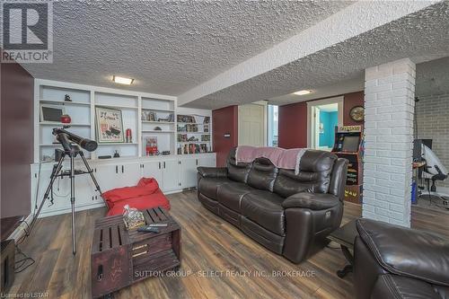 77 Surrey Crescent, London, ON - Indoor Photo Showing Other Room