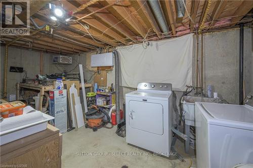 77 Surrey Crescent, London, ON - Indoor Photo Showing Laundry Room