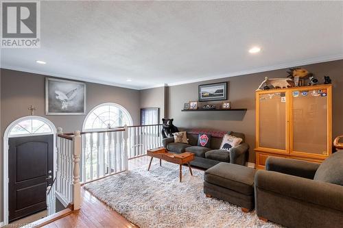 120 Ridge Street, Strathroy-Caradoc (Sw), ON - Indoor Photo Showing Living Room