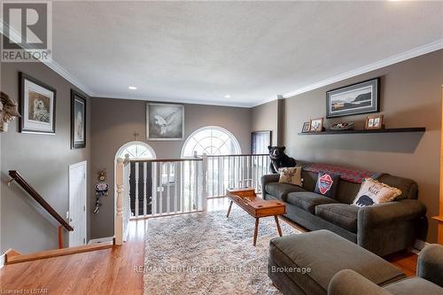 120 Ridge Street, Strathroy-Caradoc (Sw), ON - Indoor Photo Showing Living Room