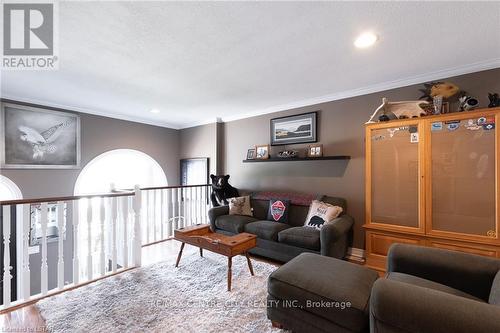 120 Ridge Street, Strathroy-Caradoc (Sw), ON - Indoor Photo Showing Living Room