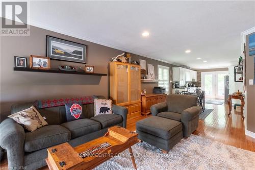 120 Ridge Street, Strathroy-Caradoc (Sw), ON - Indoor Photo Showing Living Room