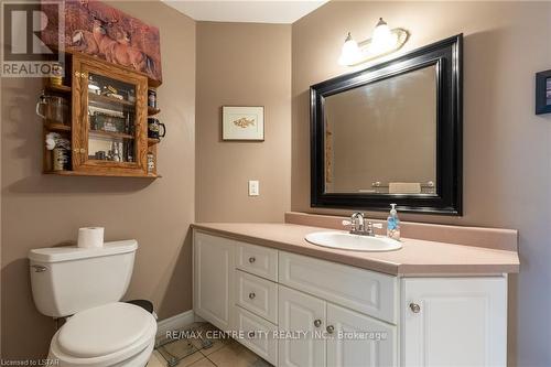 120 Ridge Street, Strathroy-Caradoc (Sw), ON - Indoor Photo Showing Bathroom