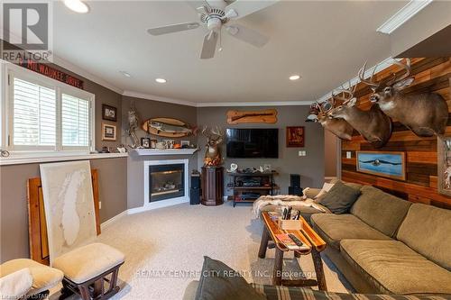 120 Ridge Street, Strathroy-Caradoc (Sw), ON - Indoor Photo Showing Living Room With Fireplace