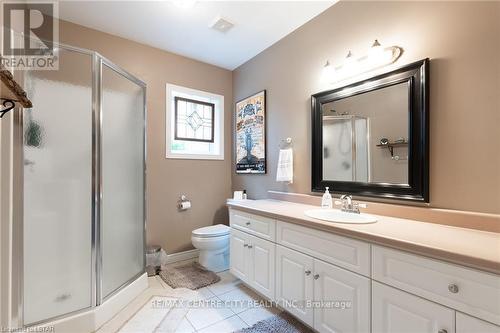 120 Ridge Street, Strathroy-Caradoc (Sw), ON - Indoor Photo Showing Bathroom