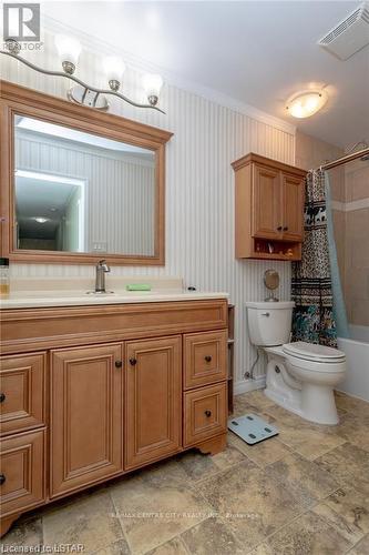 326 - 440 Wellington Street, St. Thomas, ON - Indoor Photo Showing Bathroom