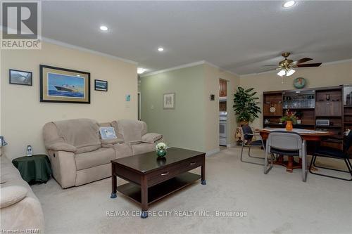 326 - 440 Wellington Street, St. Thomas, ON - Indoor Photo Showing Living Room