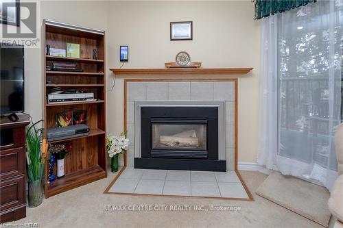 326 - 440 Wellington Street, St. Thomas, ON - Indoor Photo Showing Living Room With Fireplace