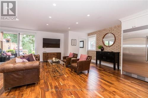 942 Wellington Street, London, ON - Indoor Photo Showing Living Room With Fireplace
