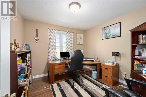 Imported from itso - 20437 Melbourne Road, Southwest Middlesex (Middlemiss), ON - Indoor Photo Showing Office