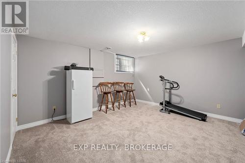 Imported from itso - 20437 Melbourne Road, Southwest Middlesex, ON - Indoor Photo Showing Living Room