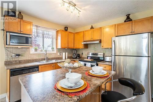 1860 Marconi Boulevard, London, ON - Indoor Photo Showing Kitchen With Double Sink
