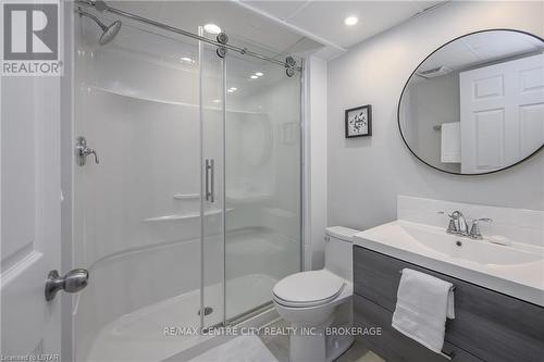 1331 Elson Road, London, ON - Indoor Photo Showing Bathroom