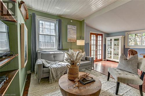 347 First Street, Central Elgin (Port Stanley), ON - Indoor Photo Showing Living Room