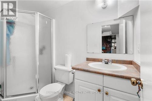 502 Norfolk Place, London, ON - Indoor Photo Showing Bathroom