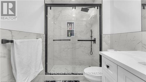 6 Aldersbrook Crescent, London, ON - Indoor Photo Showing Bathroom