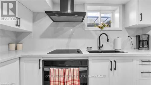 6 Aldersbrook Crescent, London, ON - Indoor Photo Showing Kitchen