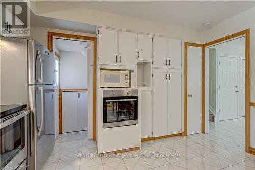 28 Redford Road, London, ON - Indoor Photo Showing Kitchen