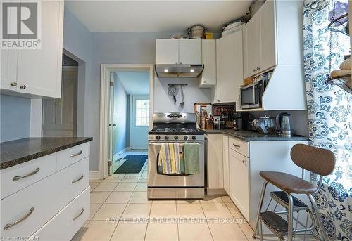 54 Albion Street, London, ON - Indoor Photo Showing Kitchen