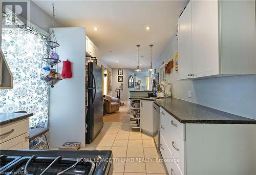 54 Albion Street, London, ON - Indoor Photo Showing Kitchen