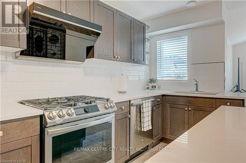 963 Silverfox Crescent, London, ON - Indoor Photo Showing Kitchen With Upgraded Kitchen