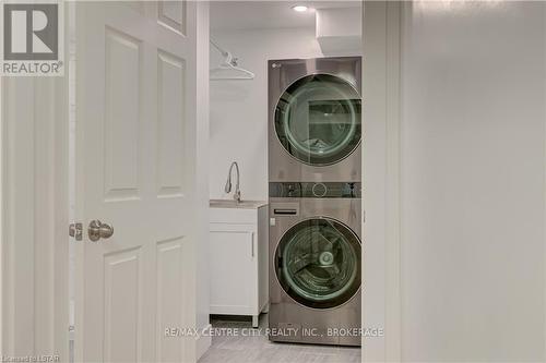 963 Silverfox Crescent, London, ON - Indoor Photo Showing Laundry Room