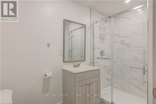 963 Silverfox Crescent, London, ON - Indoor Photo Showing Bathroom