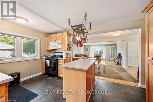 Imported from itso - 3043 Westminster Drive, London, ON - Indoor Photo Showing Kitchen