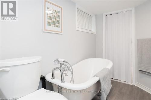 633 Hamilton Road, London, ON - Indoor Photo Showing Bathroom