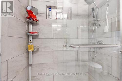 757 Elizabeth Street, London, ON - Indoor Photo Showing Bathroom