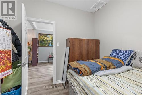 757 Elizabeth Street, London, ON - Indoor Photo Showing Bedroom