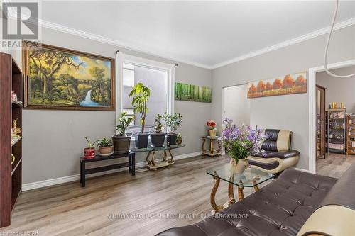 757 Elizabeth Street, London, ON - Indoor Photo Showing Living Room