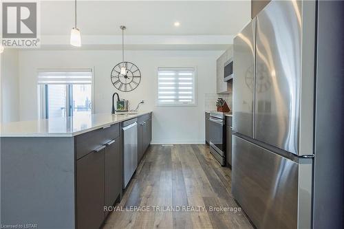 Imported from itso - 36 - 1781 Henrica Avenue, London, ON - Indoor Photo Showing Kitchen With Stainless Steel Kitchen With Upgraded Kitchen