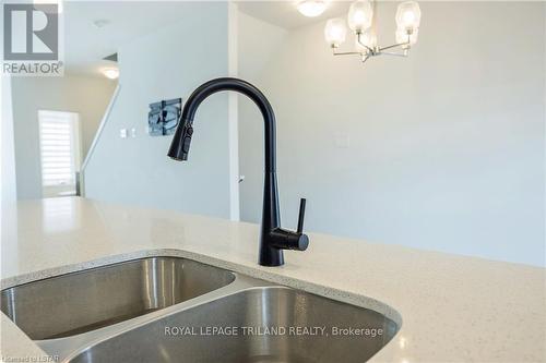 Imported from itso - 36 - 1781 Henrica Avenue, London, ON - Indoor Photo Showing Kitchen With Double Sink