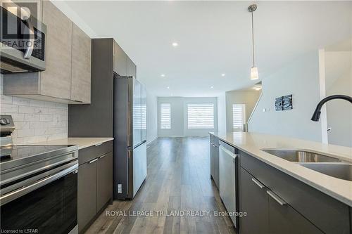 Imported from itso - 36 - 1781 Henrica Avenue, London, ON - Indoor Photo Showing Kitchen With Double Sink With Upgraded Kitchen