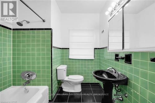 101 Wellington Street, London, ON - Indoor Photo Showing Bathroom