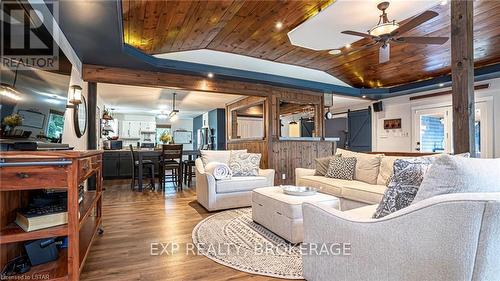 315 Hill Street, Central Elgin (Port Stanley), ON - Indoor Photo Showing Living Room