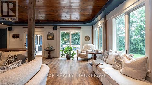 315 Hill Street, Central Elgin (Port Stanley), ON - Indoor Photo Showing Living Room