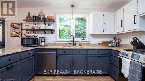 315 Hill Street, Central Elgin (Port Stanley), ON - Indoor Photo Showing Kitchen