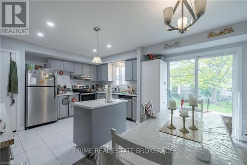 58 Winding Way, London, ON - Indoor Photo Showing Kitchen
