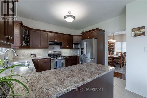 2089 Logans Run, London, ON - Indoor Photo Showing Kitchen With Double Sink