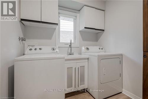 1047 Griffith Street, London, ON - Indoor Photo Showing Laundry Room