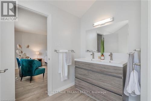 1047 Griffith Street, London, ON - Indoor Photo Showing Bathroom